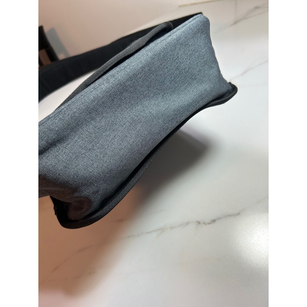 Travelon Anti-Theft Messenger Bag Heather Gray RFID ShieldedCrossbody Travel Bag - Picture 3 of 9